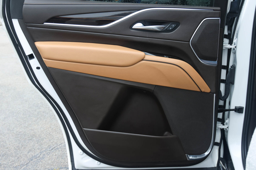 Used 2023 Cadillac Escalade Premium Luxury RWD image 16