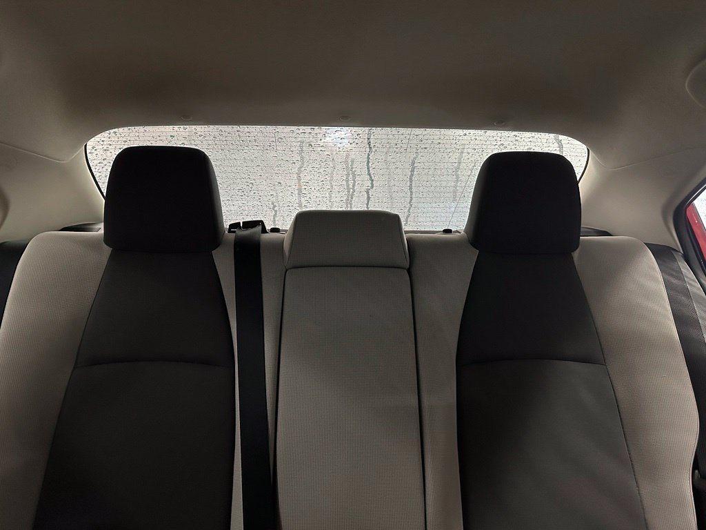 Used 2021 Toyota Corolla LE FWD image 31