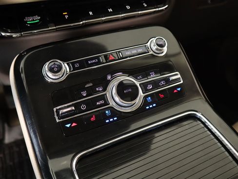 Used 2023 Lincoln Nautilus Reserve image 8