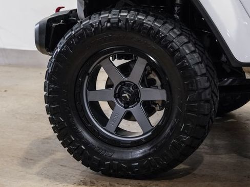 Used 2023 Jeep Wrangler Unlimited Rubicon AWD/4WD image 9