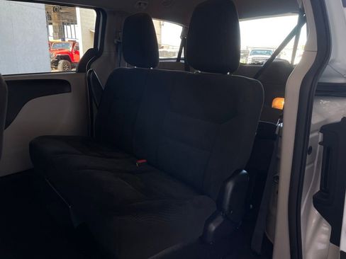 Used 2017 Dodge Grand Caravan SE image 15