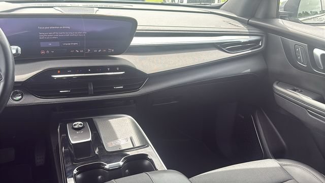 Used 2025 Buick Enclave Preferred FWD image 30