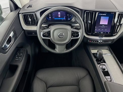Used 2025 Volvo XC60 B5 Plus image 16