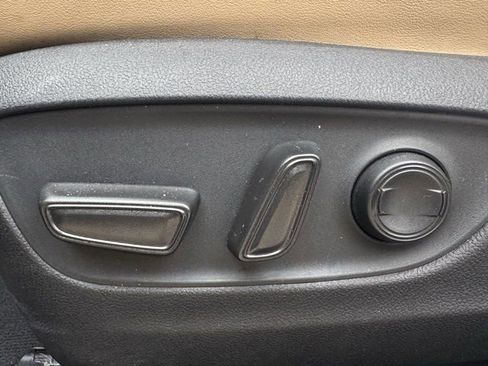 Used 2025 Toyota RAV4 XLE Premium image 27