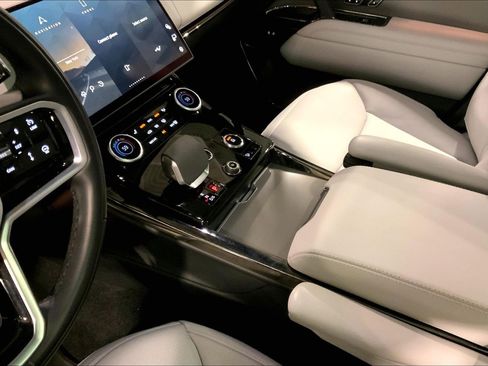 Used 2023 Land Rover Range Rover Sport SE image 16