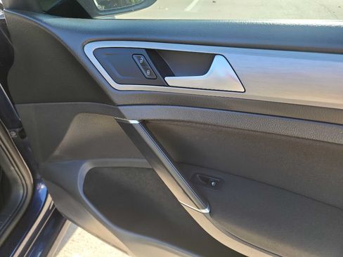 Used 2015 Volkswagen Golf 4-Door FWD image 34
