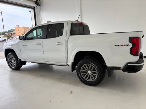 Used 2024 Chevrolet Colorado LT w/ LT Convenience Package II AWD/4WD image 20