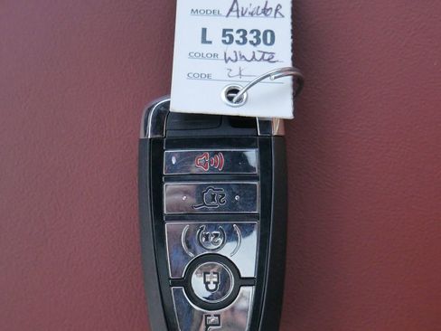 Used 2025 Lincoln Aviator Reserve w/ Illumination Package RWD image 48