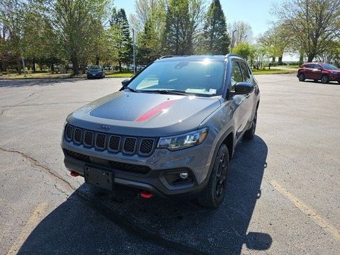 Used 2024 Jeep Compass Trailhawk image 2