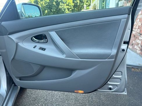 Used 2011 Toyota Camry LE FWD image 15