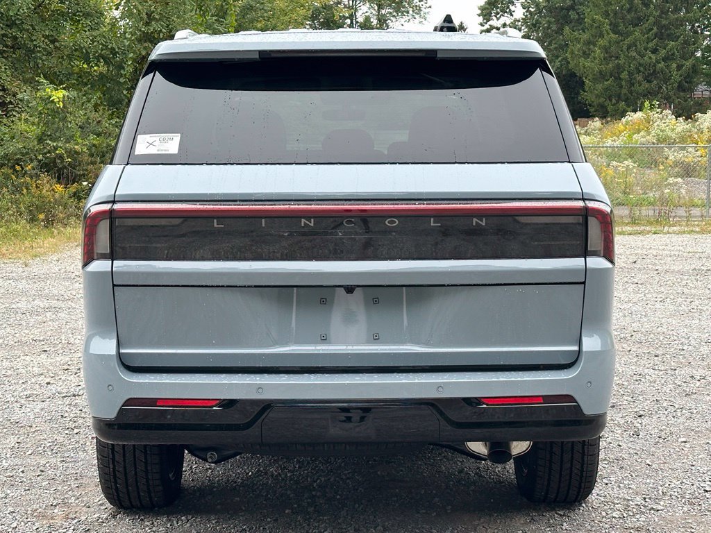New 2027 Lincoln Navigator Premiere AWD/4WD image 4