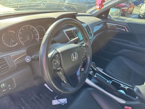 Used 2017 Honda Accord Touring image 18