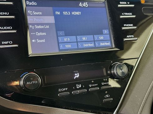 Used 2018 Toyota Camry SE image 23