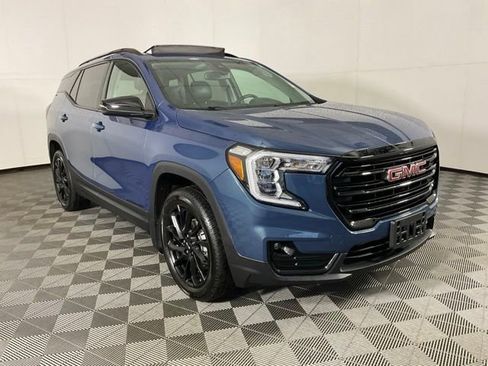 Used 2024 GMC Terrain SLT w/ Elevation Edition image 3