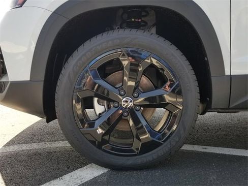 New 2025 Volkswagen Taos SEL image 12