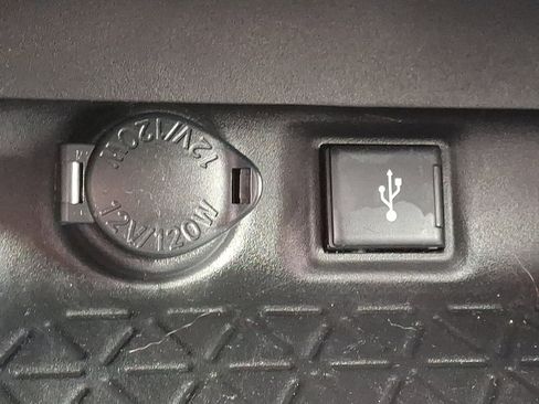 Used 2022 Toyota RAV4 LE AWD/4WD image 25