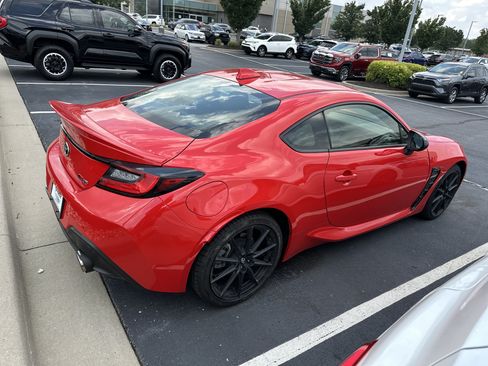 Used 2025 Toyota GR86 Premium RWD image 10