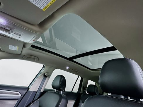 Used 2023 Volkswagen Atlas SE w/ Panoramic Sunroof Package image 11