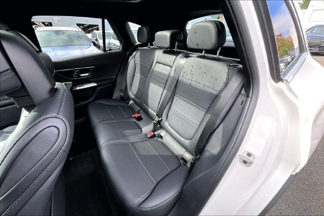 Used 2026 Mercedes-Benz GLC 300 4MATIC image 17