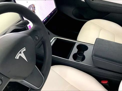 Used 2022 Tesla Model Y Long Range AWD/4WD image 8