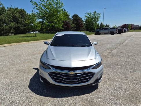 Used 2021 Chevrolet Malibu LT FWD image 2