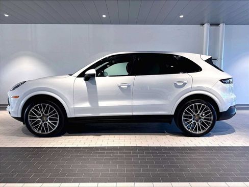 Used 2023 Porsche Cayenne Platinum Edition AWD/4WD image 2