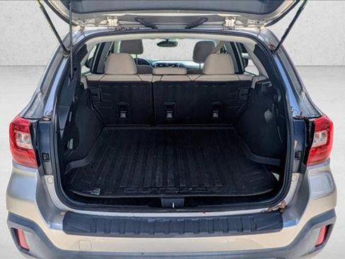 Used 2018 Subaru Outback 2.5i Premium image 8