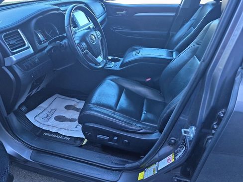 Used 2016 Toyota Highlander XLE AWD/4WD image 15