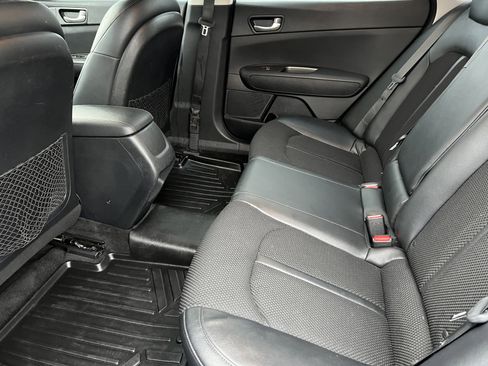 Used 2019 Kia Optima S image 16