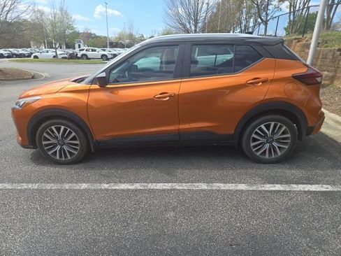 Used 2023 Nissan Kicks SV image 5