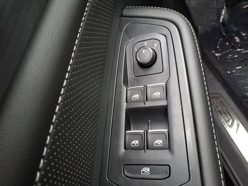 New 2026 Volkswagen Atlas Cross Sport SE AWD/4WD image 17