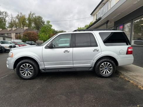 Used 2017 Ford Expedition XLT AWD/4WD image 4