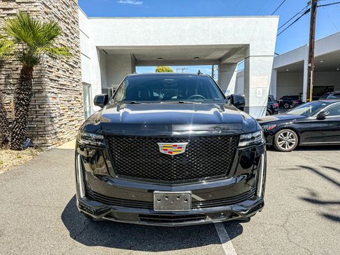 Used 2022 Cadillac Escalade ESV Sport Platinum w/ Heavy-Duty Trailer Package AWD/4WD image 9