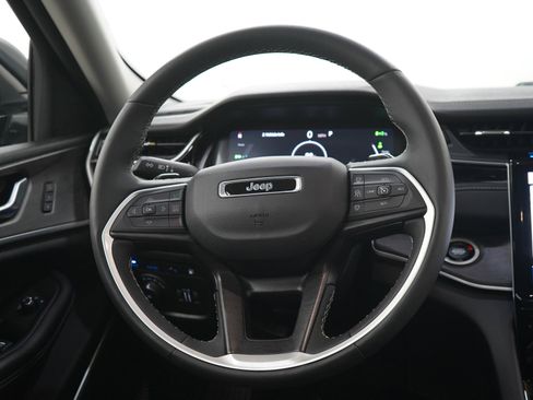 Used 2023 Jeep Grand Cherokee 4WD 4xe image 17
