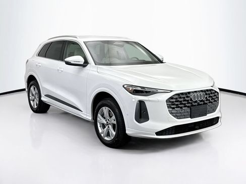 Certified 2025 Audi Q5 Premium w/ Convenience Package AWD/4WD image 3