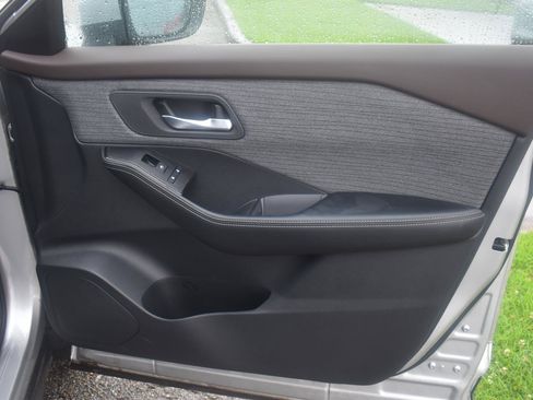 Used 2023 Nissan Rogue SV FWD image 57