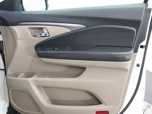 Used 2017 Honda Pilot EX-L image 12