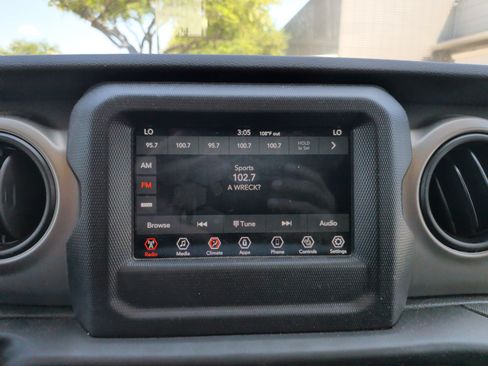 Used 2020 Jeep Gladiator Sport w/ Quick Order Package 24S AWD/4WD image 18