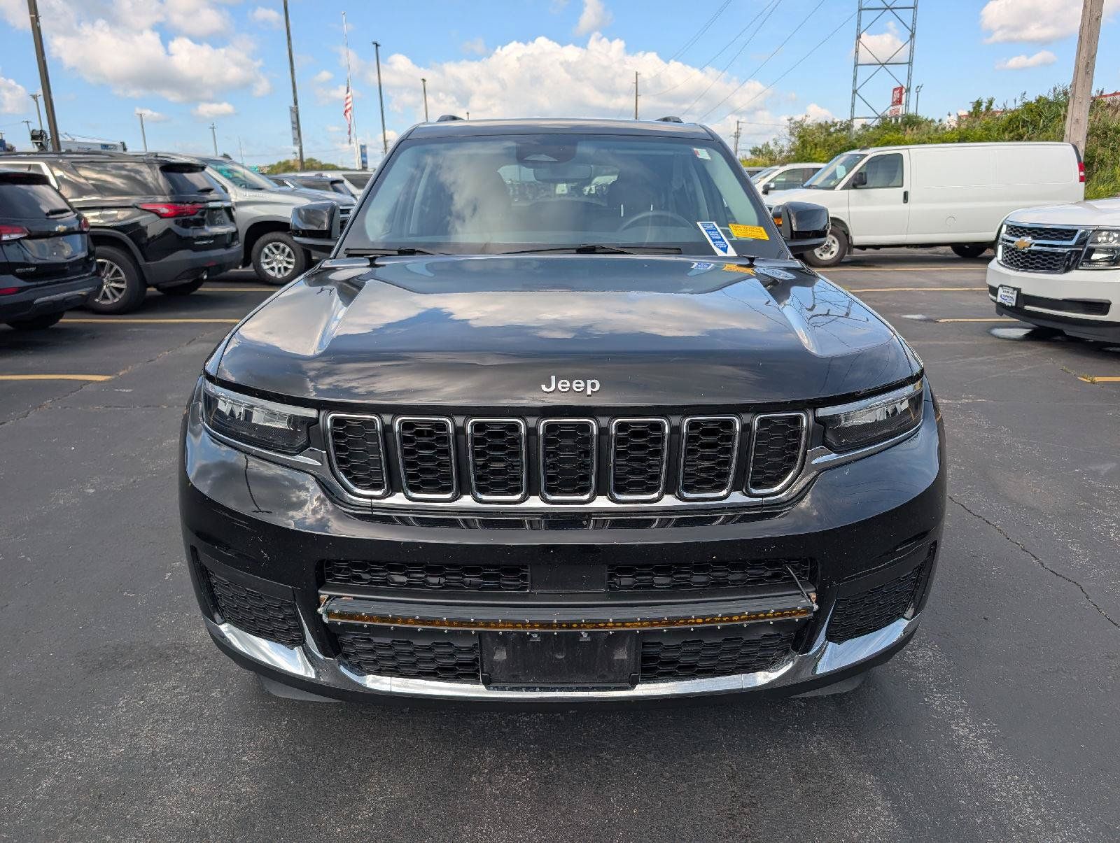 Used 2023 Jeep Grand Cherokee L Laredo AWD/4WD image 2