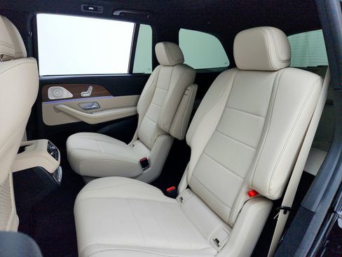Certified 2025 Mercedes-Benz GLS 450 4MATIC image 27