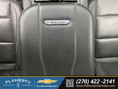 Used 2025 GMC Yukon XL Denali AWD/4WD image 32