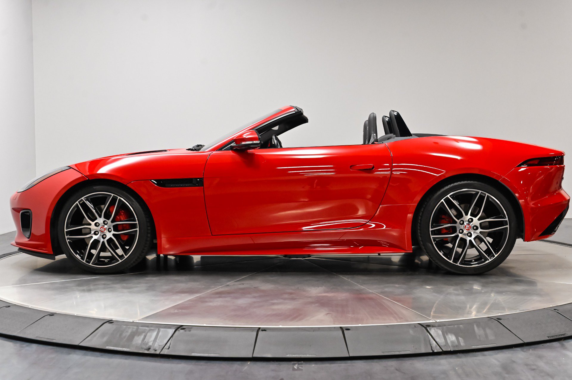 Used 2020 Jaguar F-TYPE Convertible RWD image 21