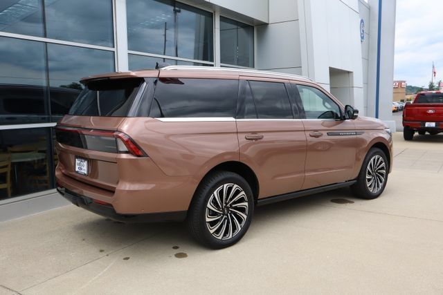Used 2025 Lincoln Navigator Black Label AWD/4WD image 3