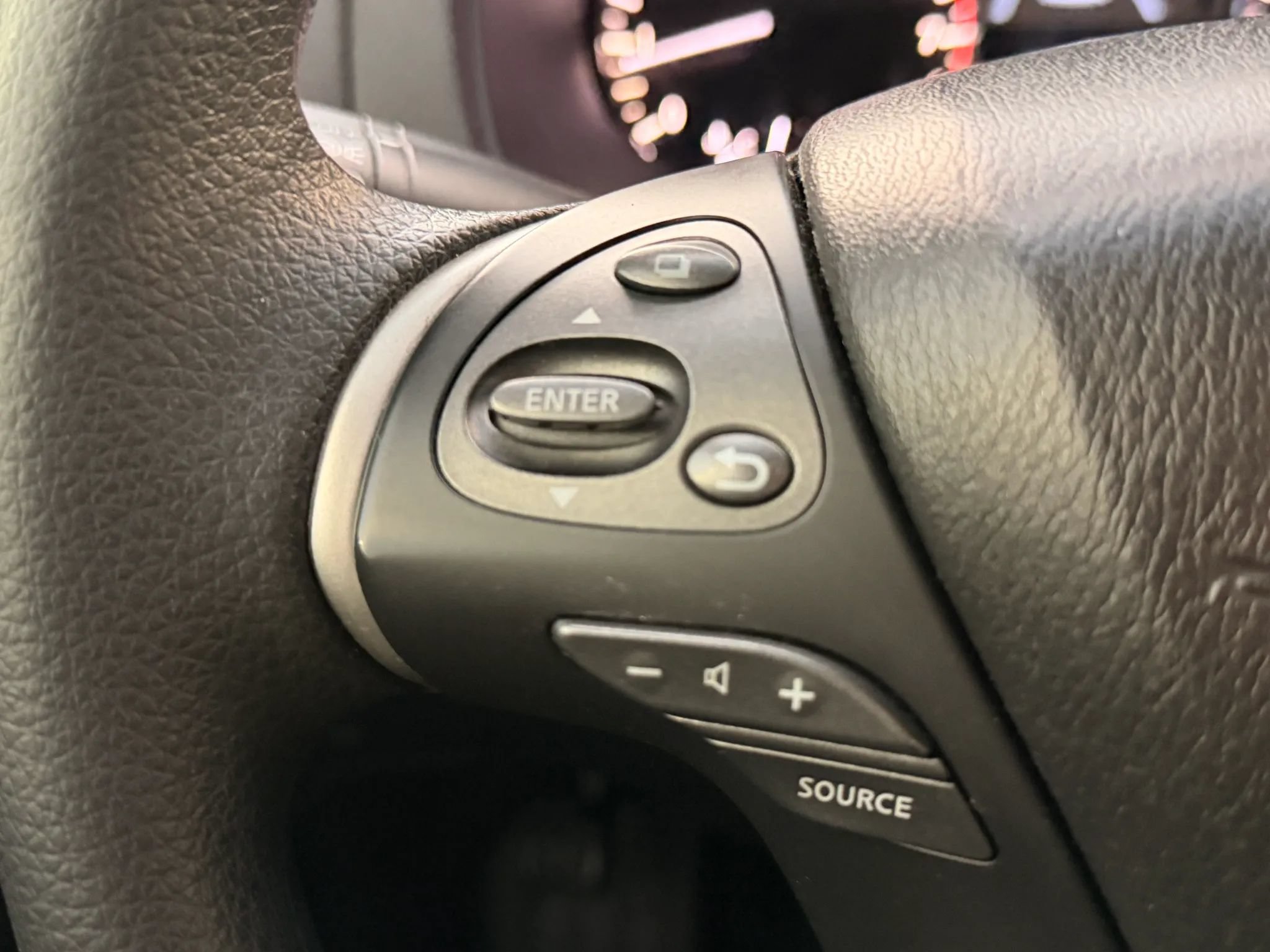 Used 2014 Nissan Pathfinder S FWD image 37