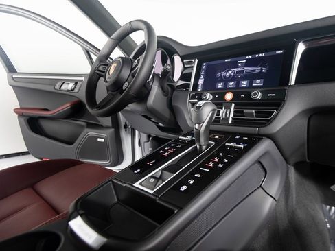 New 2026 Porsche Macan Turbo image 29