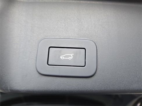 Used 2024 Land Rover Range Rover Evoque Dynamic SE image 16