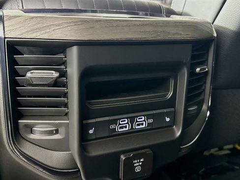 Used 2025 RAM 3500 Limited image 31