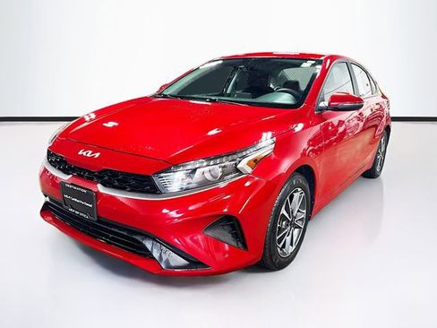 Used 2023 Kia Forte LXS w/ LXS Technology Package image 3