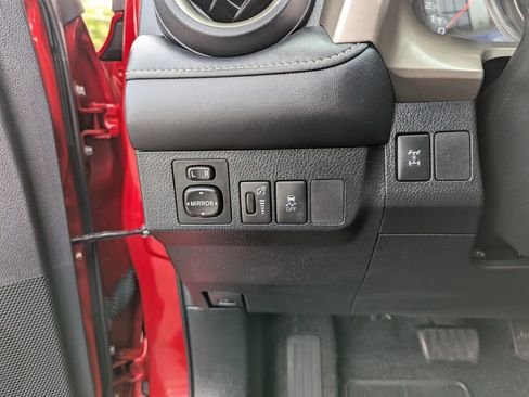 Used 2014 Toyota RAV4 XLE AWD/4WD image 14
