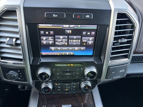 Used 2015 Ford F150 Platinum w/ Equipment Group 701A Luxury image 20